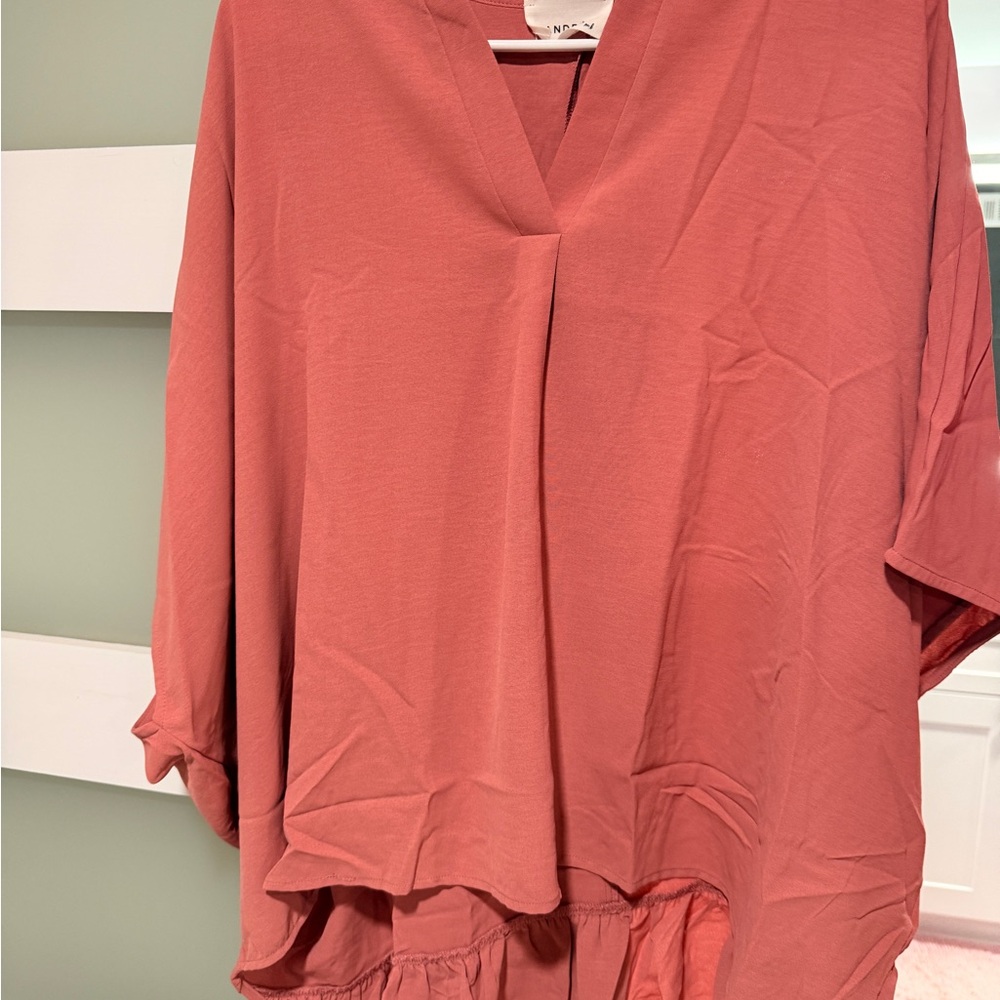 Andree V-Neck High Low Blouse in Rose M/L